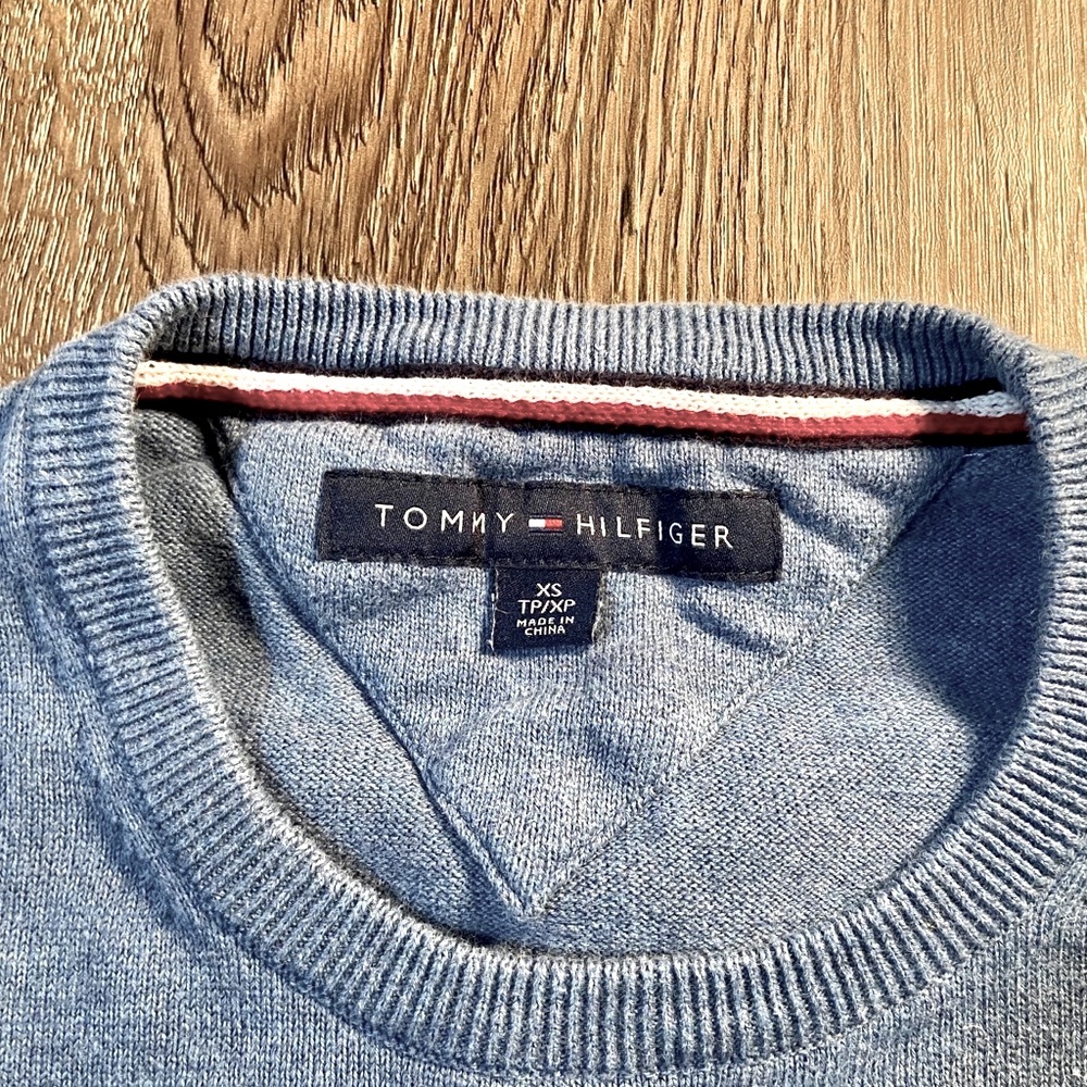 SOLD Tommy Hilfiger crew neck sweater - Picture 6 of 8